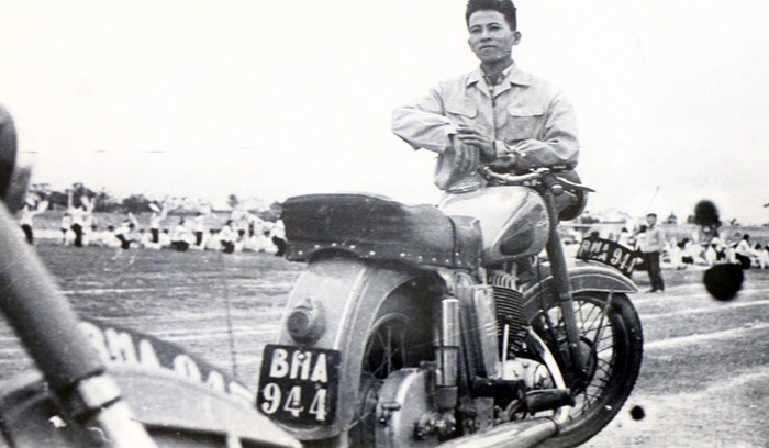 Huấn luyện viên Lê Văn Lẫm - người thầy đầu tiên của câu lạc bộ mô tô Hà Nội xưa